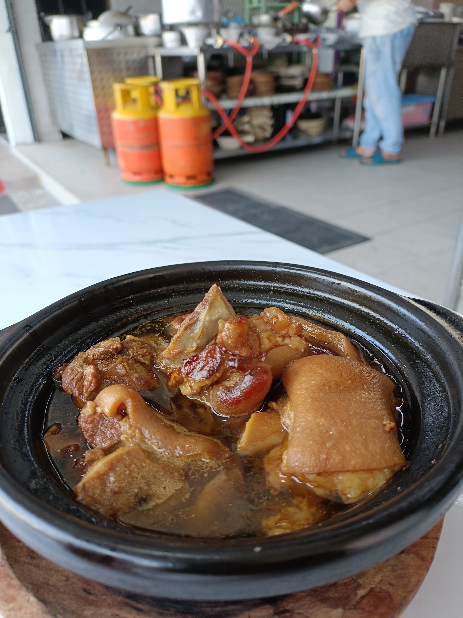 冬菇鸡脚 Braised Chicken Feet & Mushroom